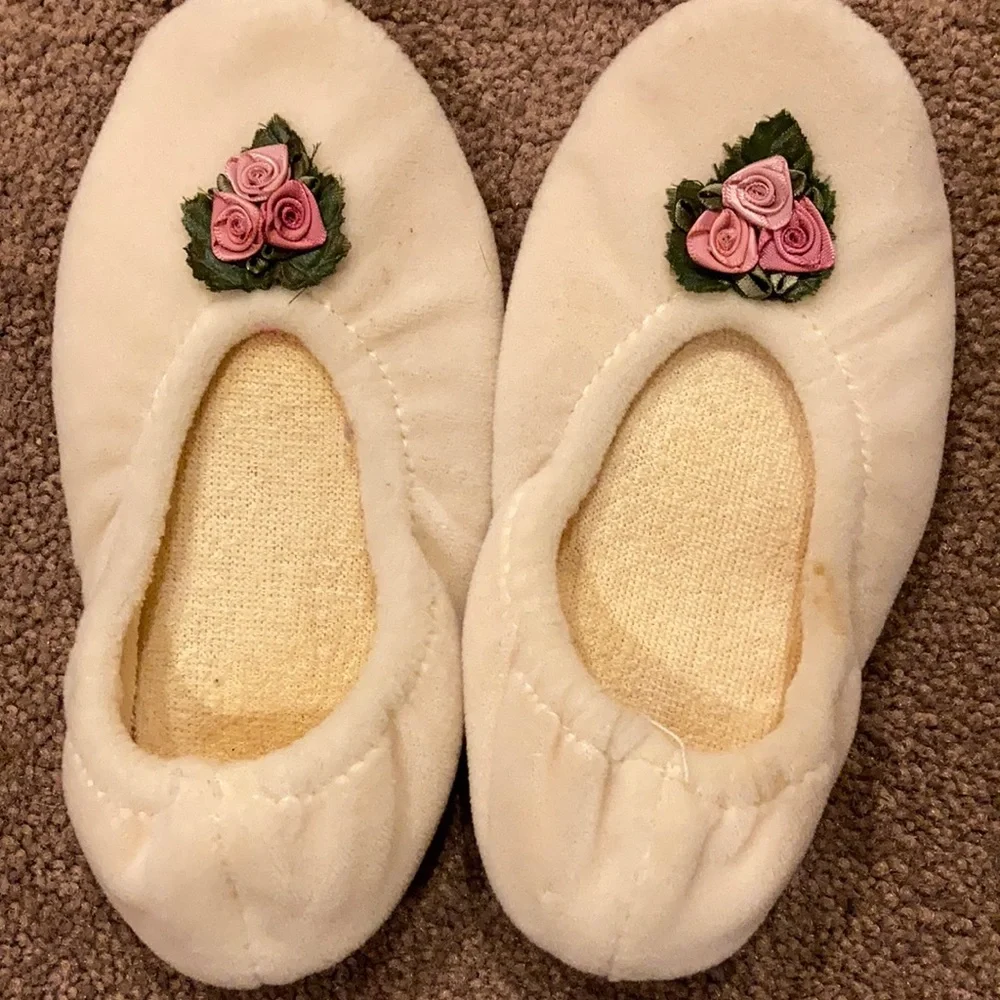 🌻5/$15-Vintage girls slippers ivory plush size 13-1 EUC